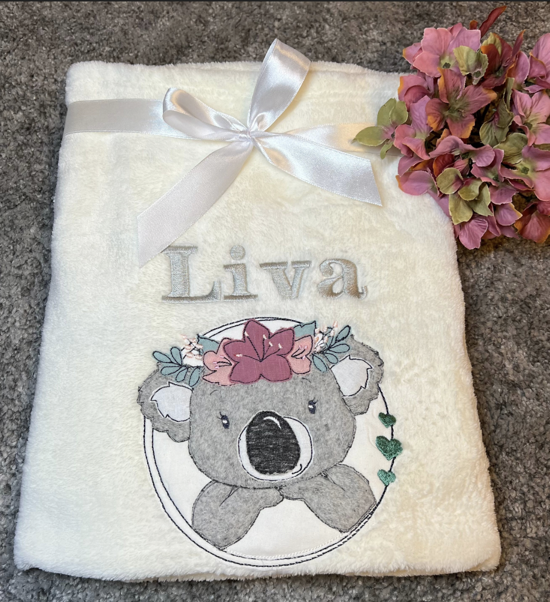 Babydecke kleiner Koala Liva - Bohostyle - personalisierbar mit Namen, Datum, Gewicht, Uhrzeit und Größe