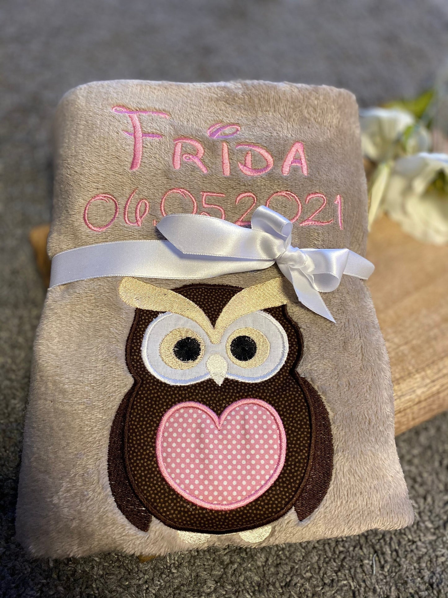 Babydecke kleine Eule Frieda personalisierbar mit Namen, Datum, Gewicht, Uhrzeit und Größe