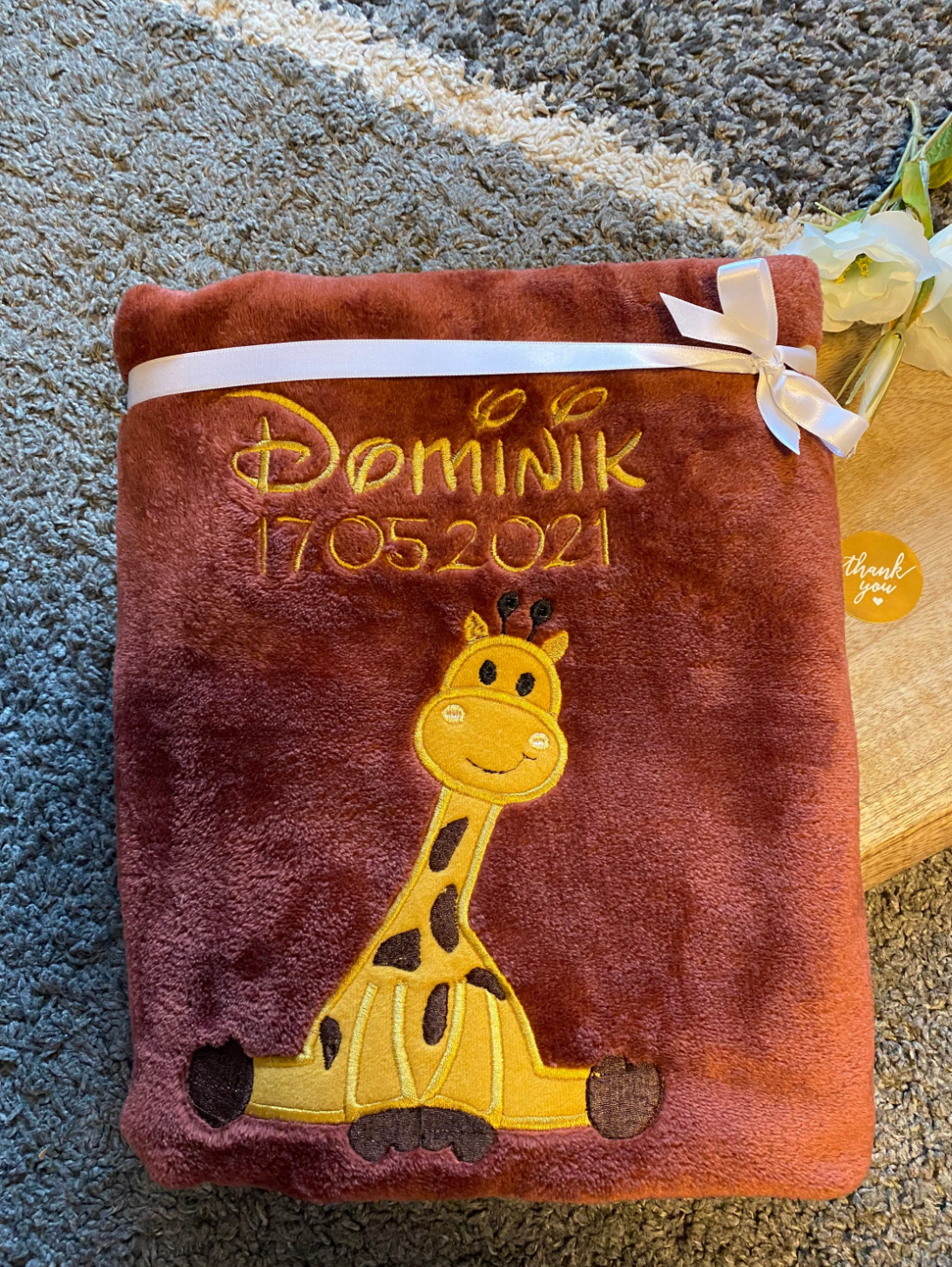 Babydecke kleine Giraffe Maila personalisierbar mit Namen, Datum, Gewicht, Uhrzeit und Größe
