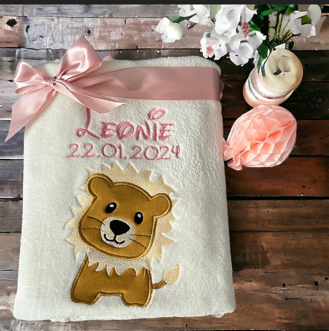 Babydecke Löwe Leo personalisierbar mit Namen, Datum, Gewicht, Uhrzeit und Größe