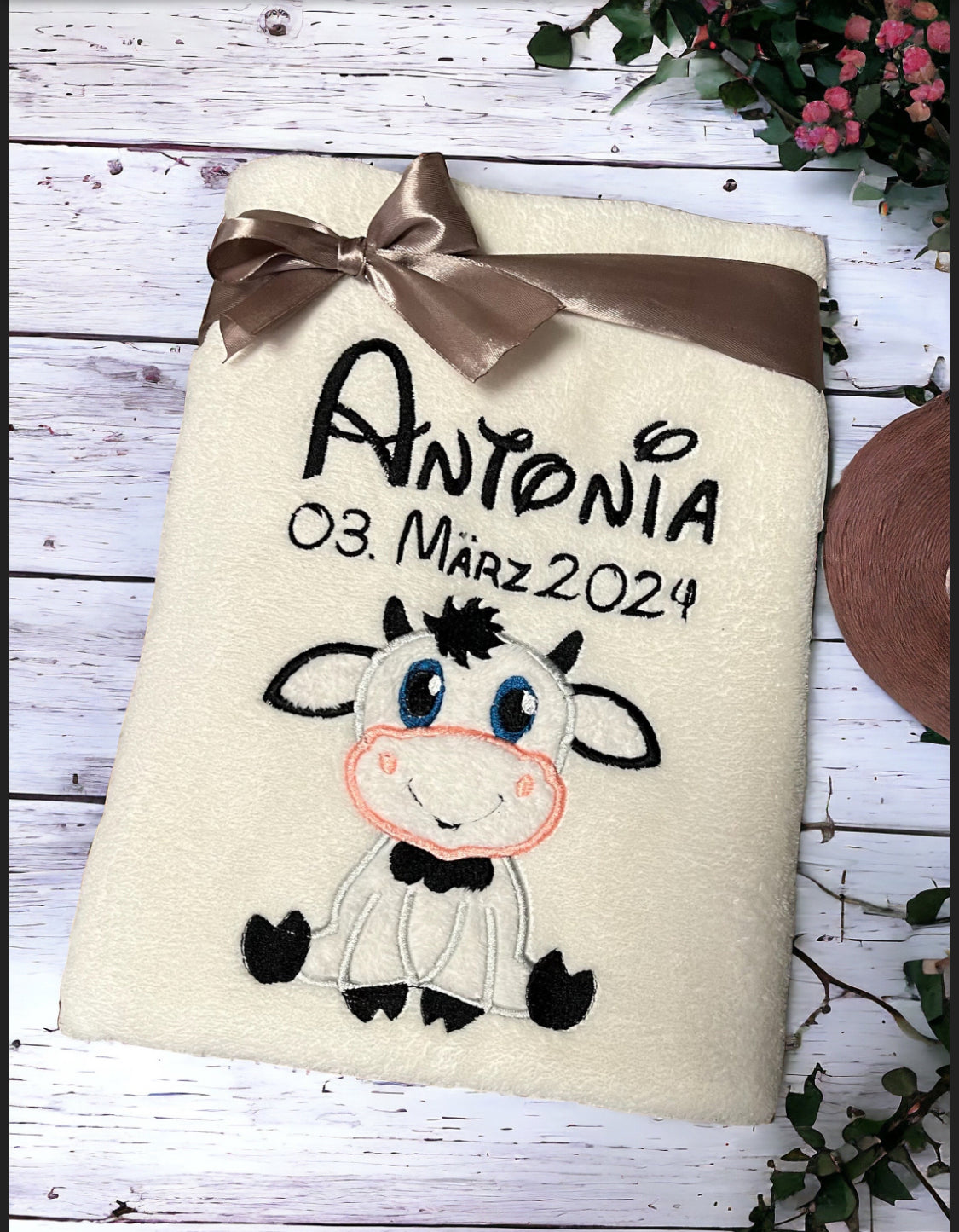 Babydecke kleine Kuh Aleya personalisierbar mit Namen, Datum, Gewicht, Uhrzeit und Größe