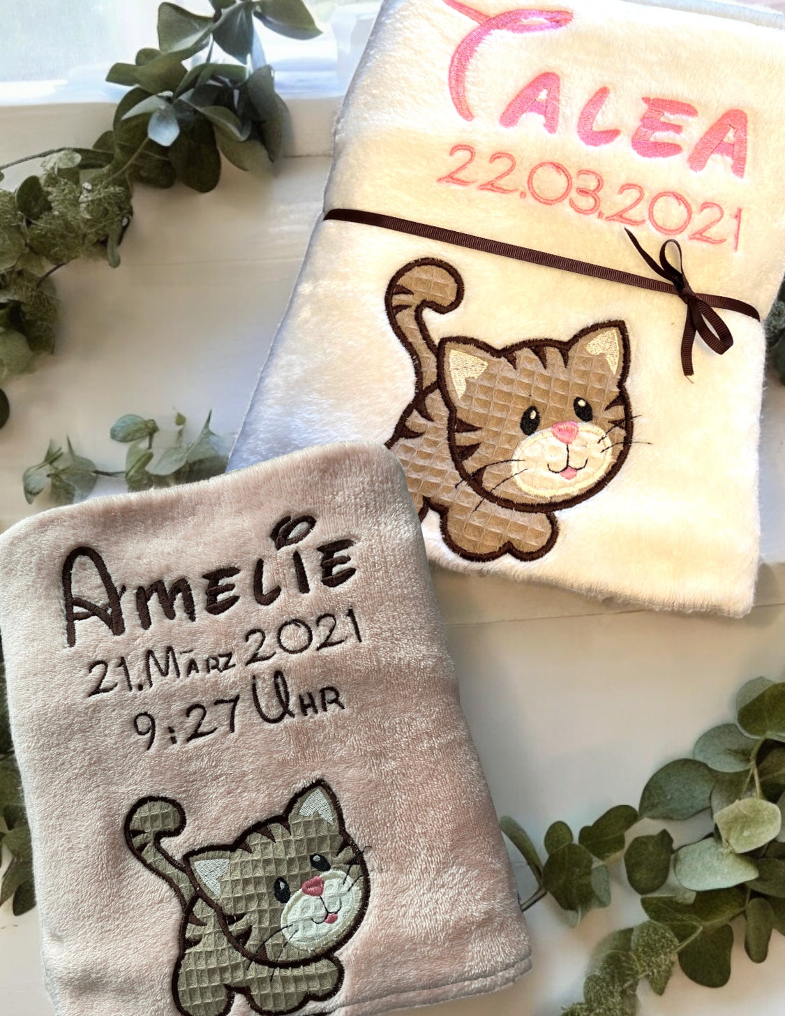Babydecke kleine Katze Talea  personalisierbar mit Namen, Datum, Gewicht, Uhrzeit und Größe