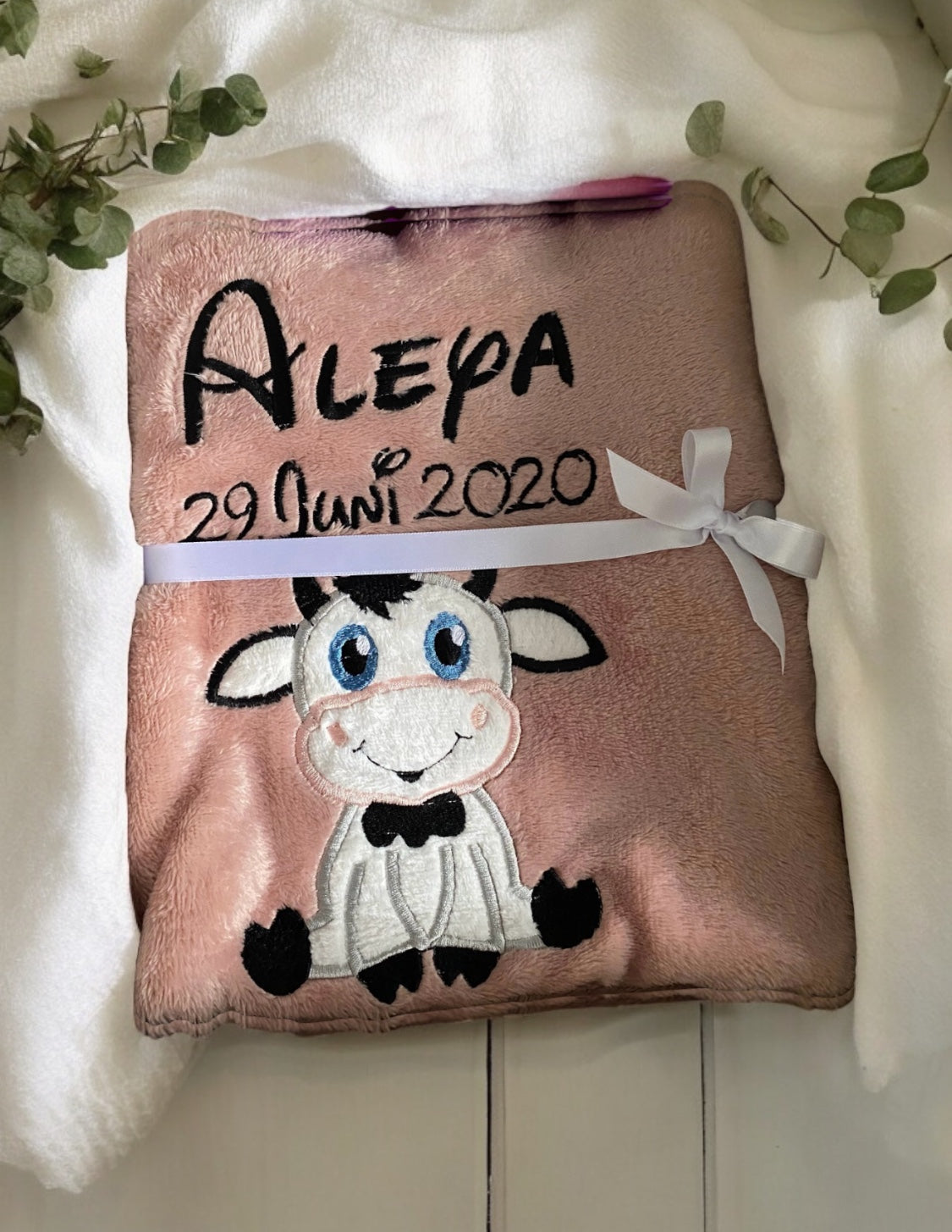 Babydecke kleine Kuh Aleya personalisierbar mit Namen, Datum, Gewicht, Uhrzeit und Größe