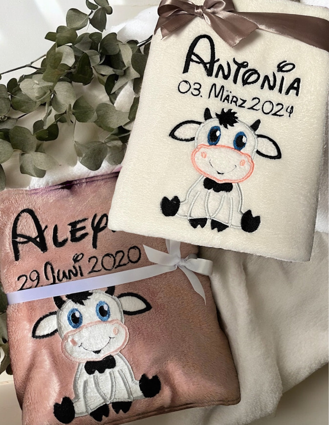 Babydecke kleine Kuh Aleya personalisierbar mit Namen, Datum, Gewicht, Uhrzeit und Größe