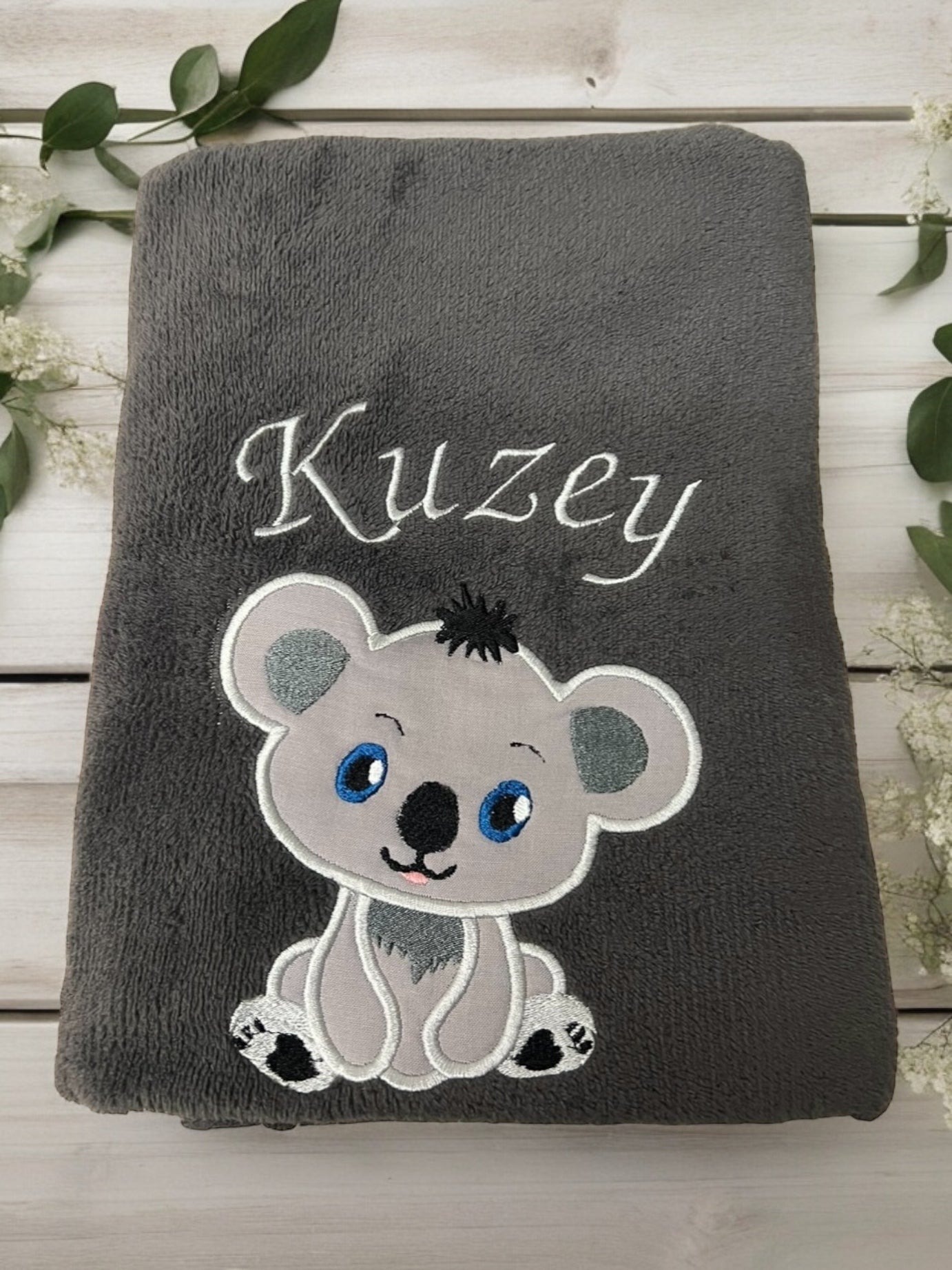 Babydecke kleiner Koala Ferdinand personalisierbar mit Namen, Datum, Gewicht, Uhrzeit und Größe