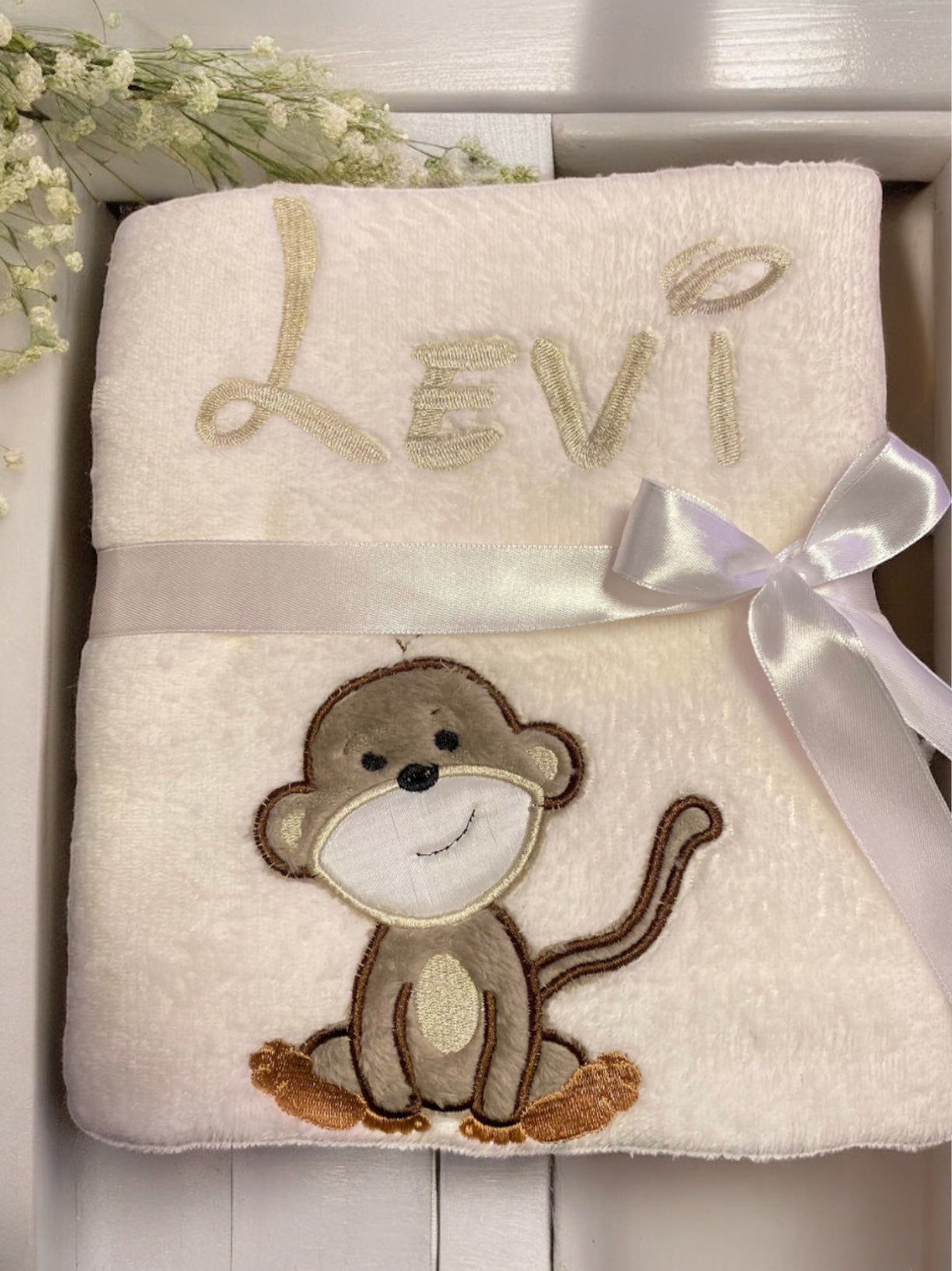 Babydecke kleines Äffchen Muri personalisierbar mit Namen, Datum, Gewicht, Uhrzeit und Größe