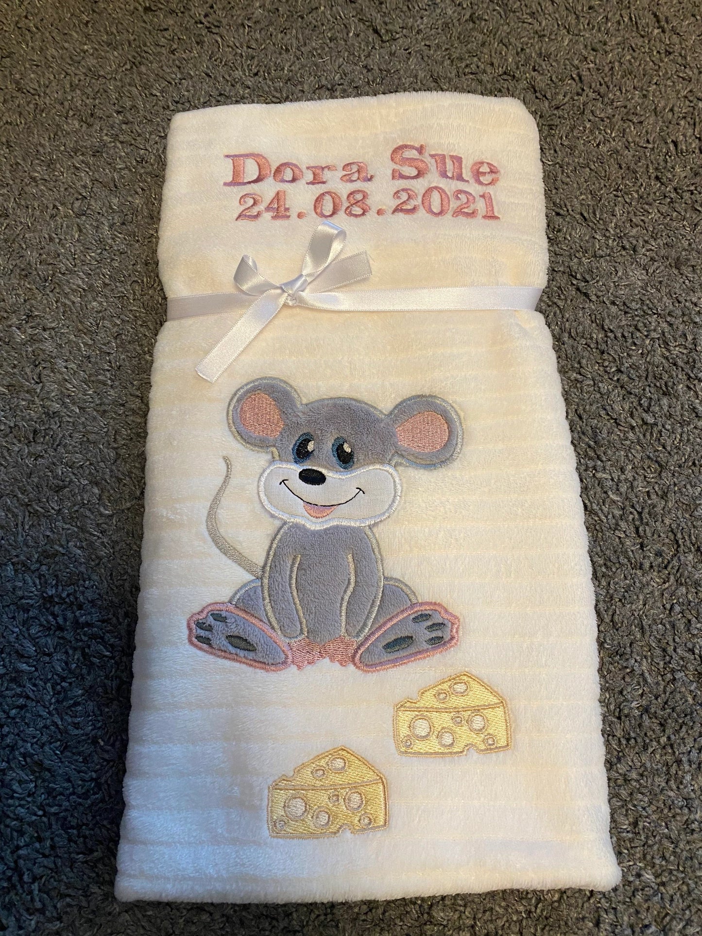Babydecke kleine Maus MInel personalisierbar mit Namen, Datum, Gewicht, Uhrzeit und Größe