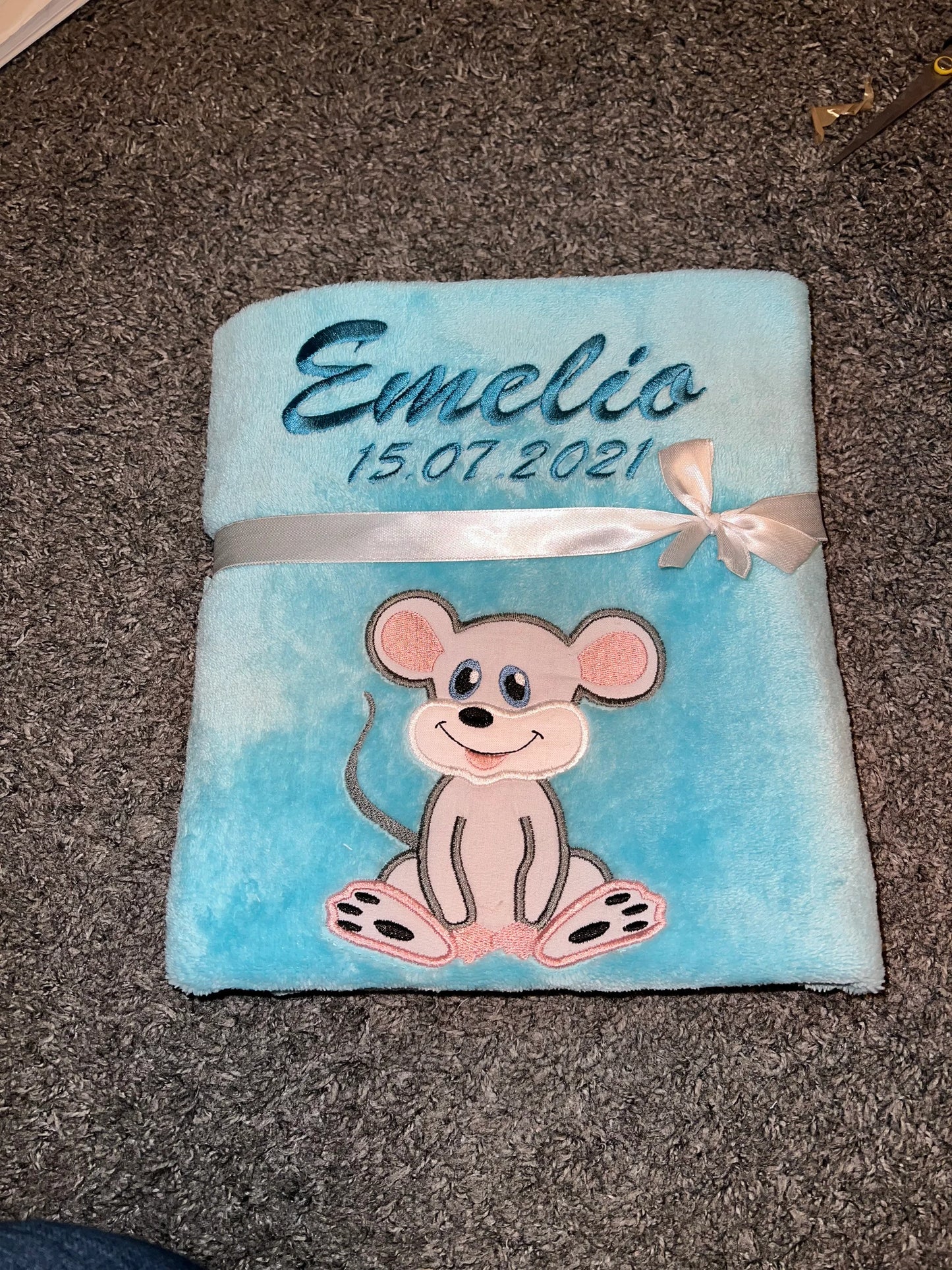 Babydecke kleine Maus MInel personalisierbar mit Namen, Datum, Gewicht, Uhrzeit und Größe