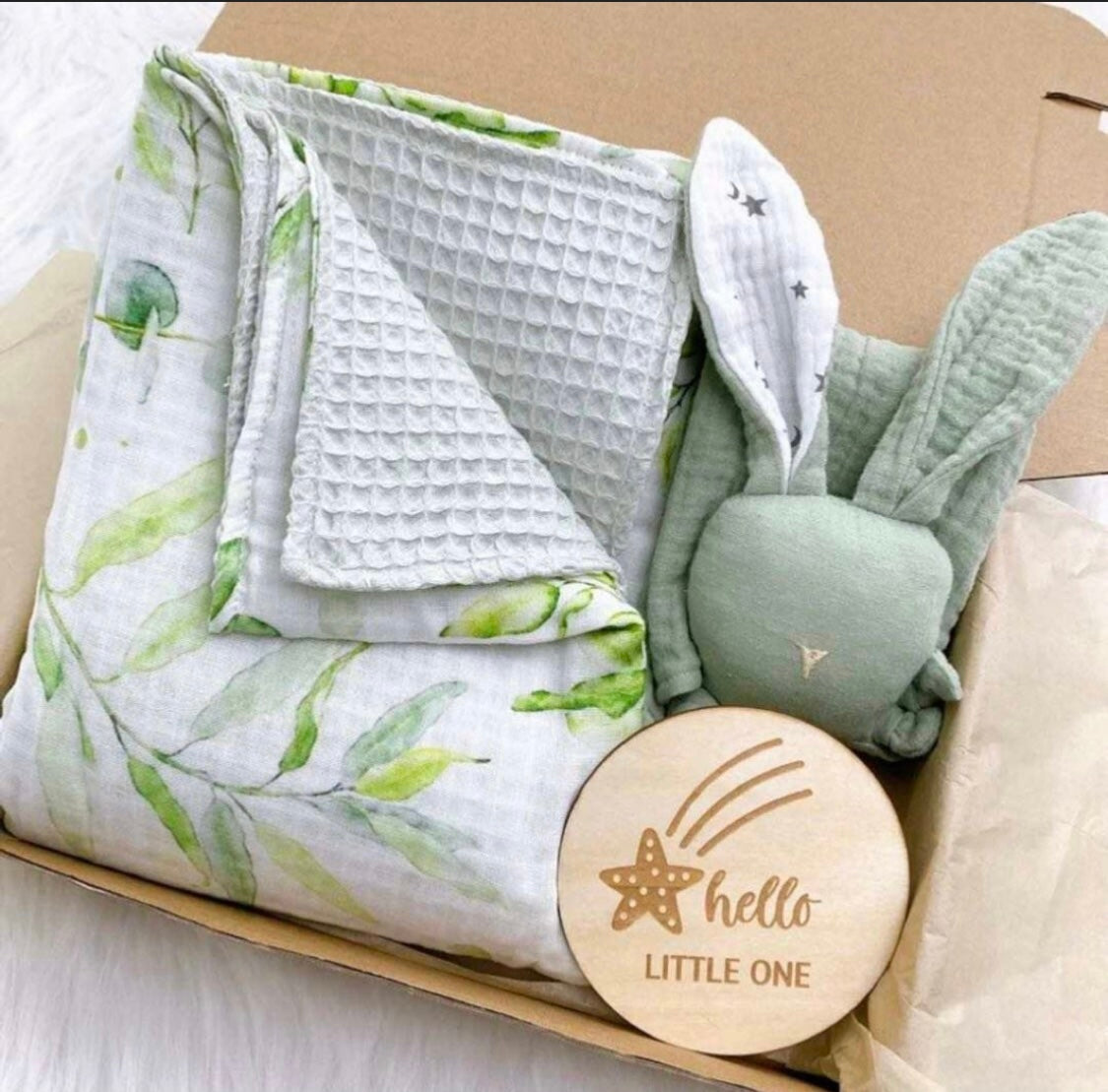 Newborn Set kleiner Hase Sammy olivefarben - M- 3teilig