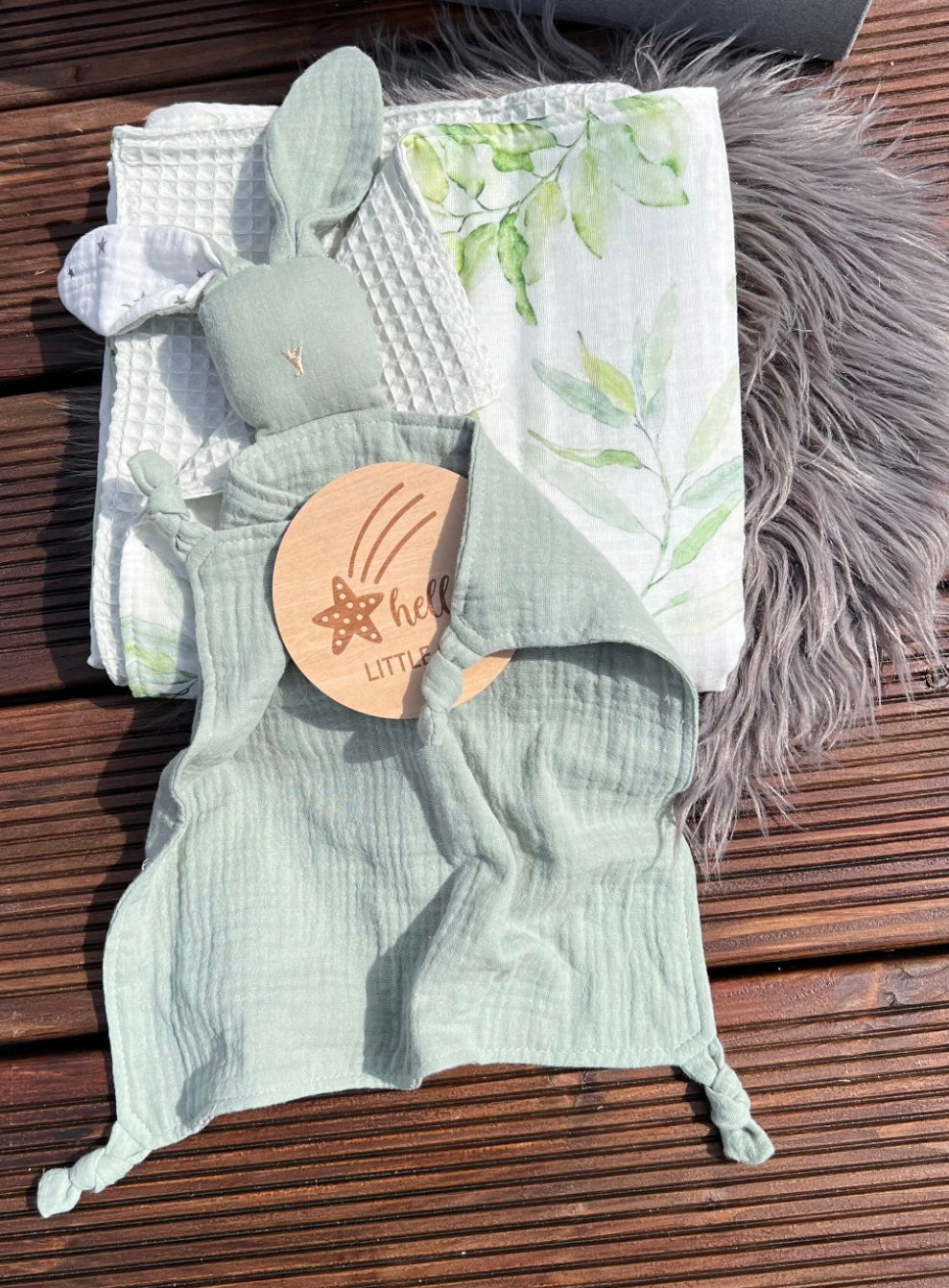 Newborn Set kleiner Hase Sammy olivefarben - M- 3teilig